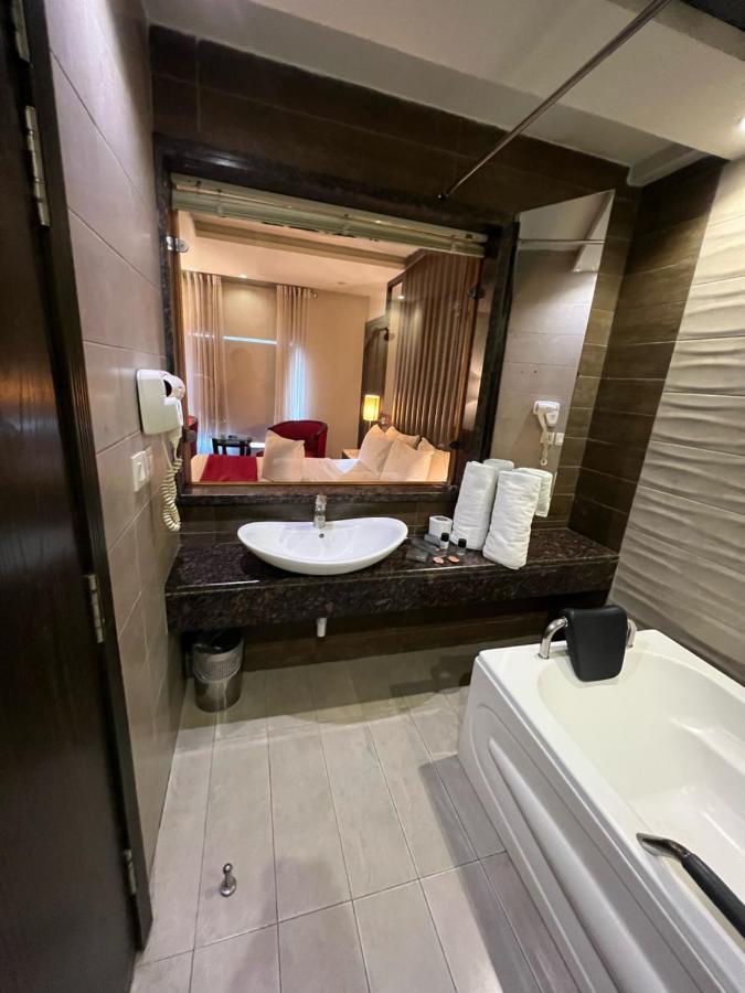 Lahore Continental Hotel Экстерьер фото